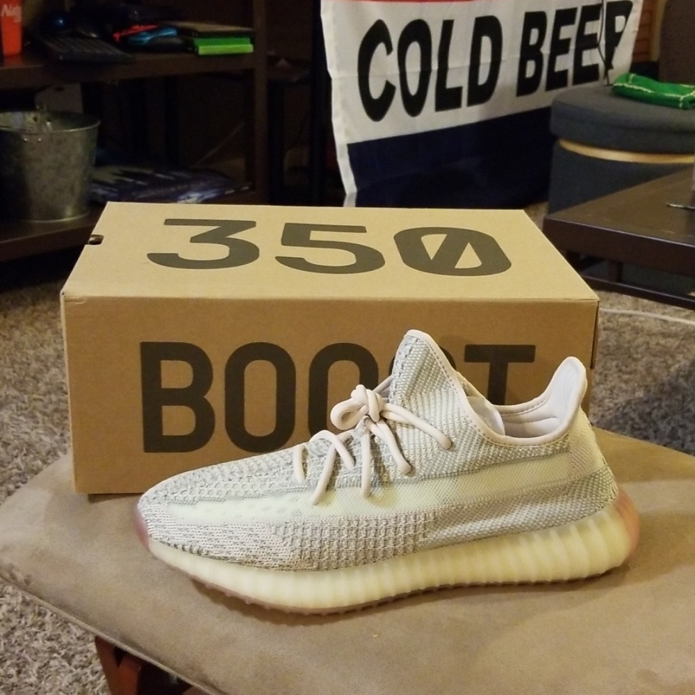 YEEZY BOOST 350 V2
